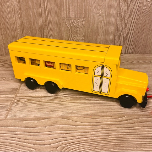 Wooden pull behind painted school bus with 36 wooden letter blocks learning toy - Picture 10 of 10